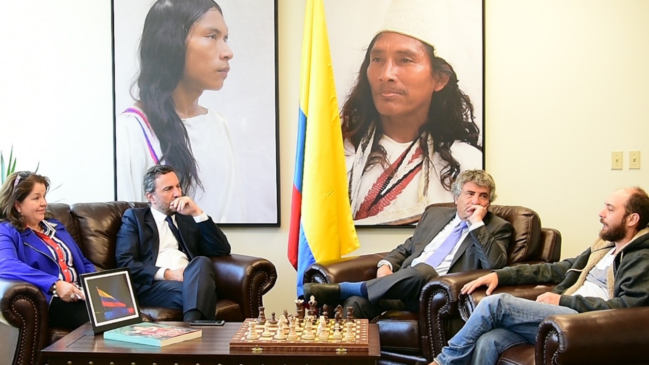 Charla conferencistas con la comunidad colombiana, trasmitida por zoom, 