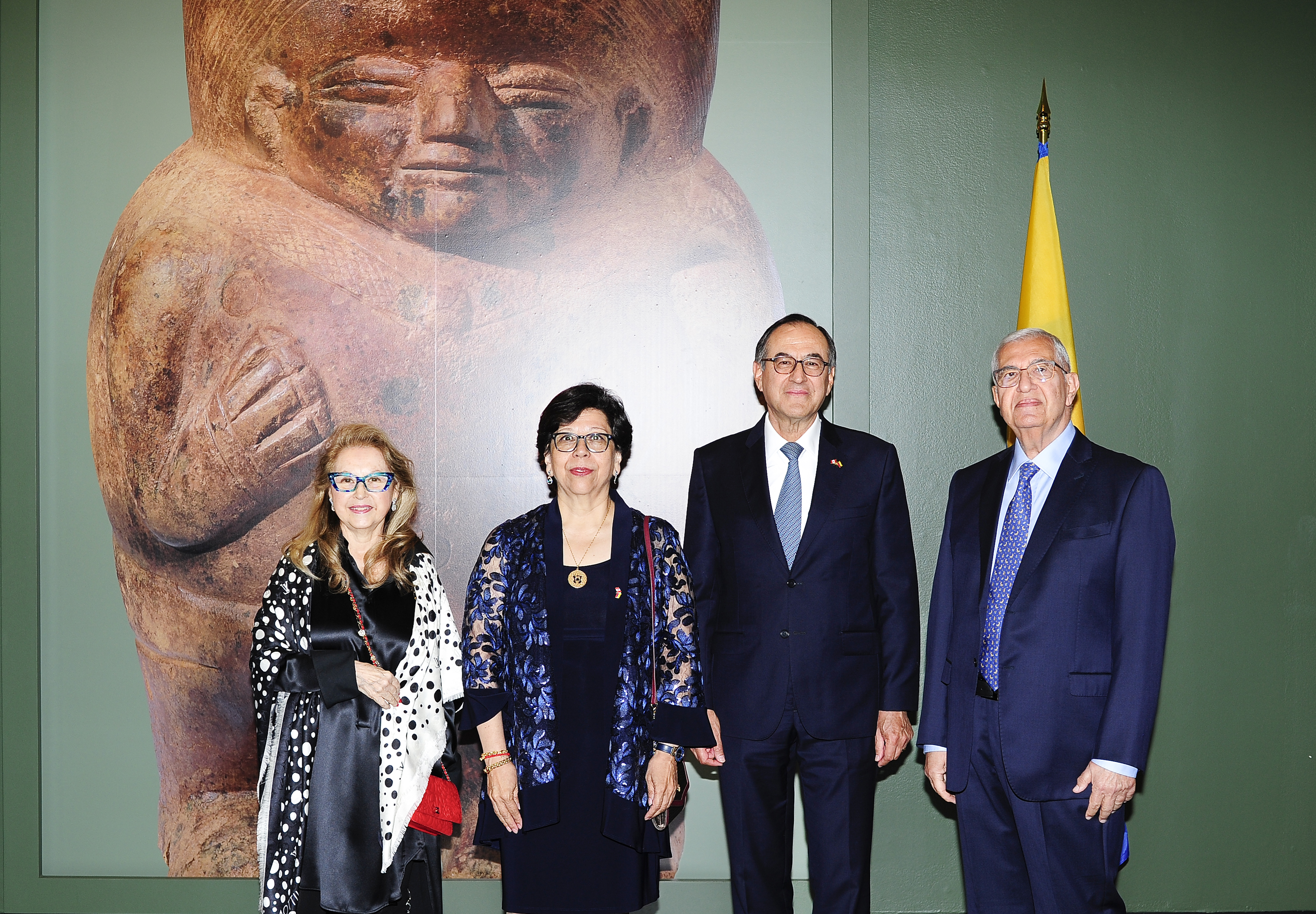 Embajador Carlos Arturo Morales, Cónsul General en Montreal y Embajadora Luz Estella Jara y Presidente de RGC Coffee Ron Gabay.