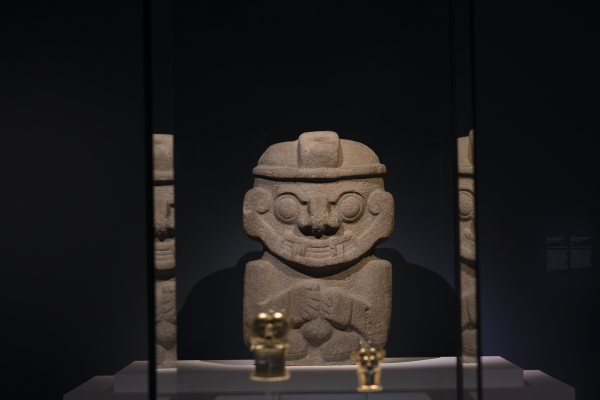  Escultura megalítica de San Agustín mezcla felino y humano, 100-900 años AC.