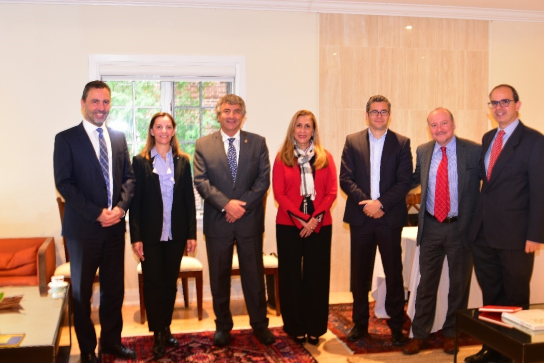 Embajadores de Colombia, Argentina, Profesor Marcos Peckel, Panamá, Uruguay, Perú y España.